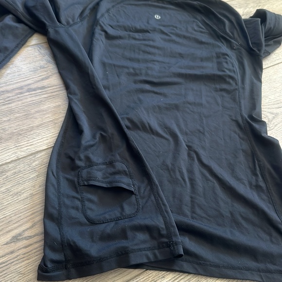 Lululemon rouched  contour long sleeve stretchy top- size 8 med/lg - Picture 3 of 5